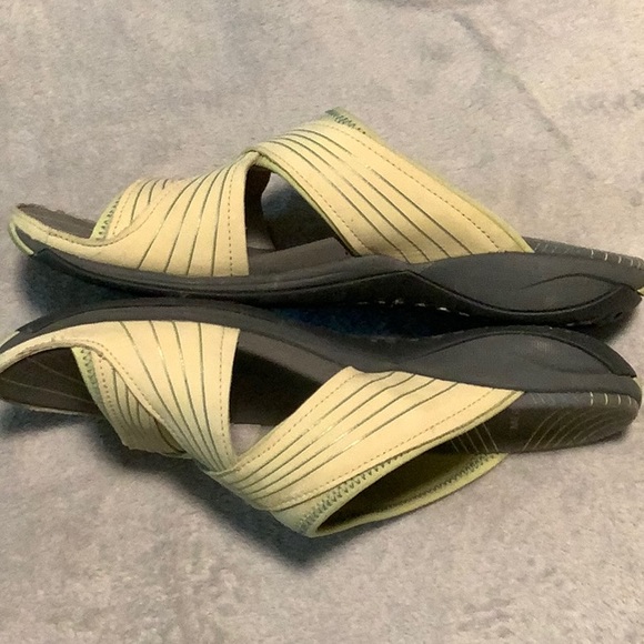 Merrell “Heather Citrus” sandals SZ8 - Picture 3 of 5